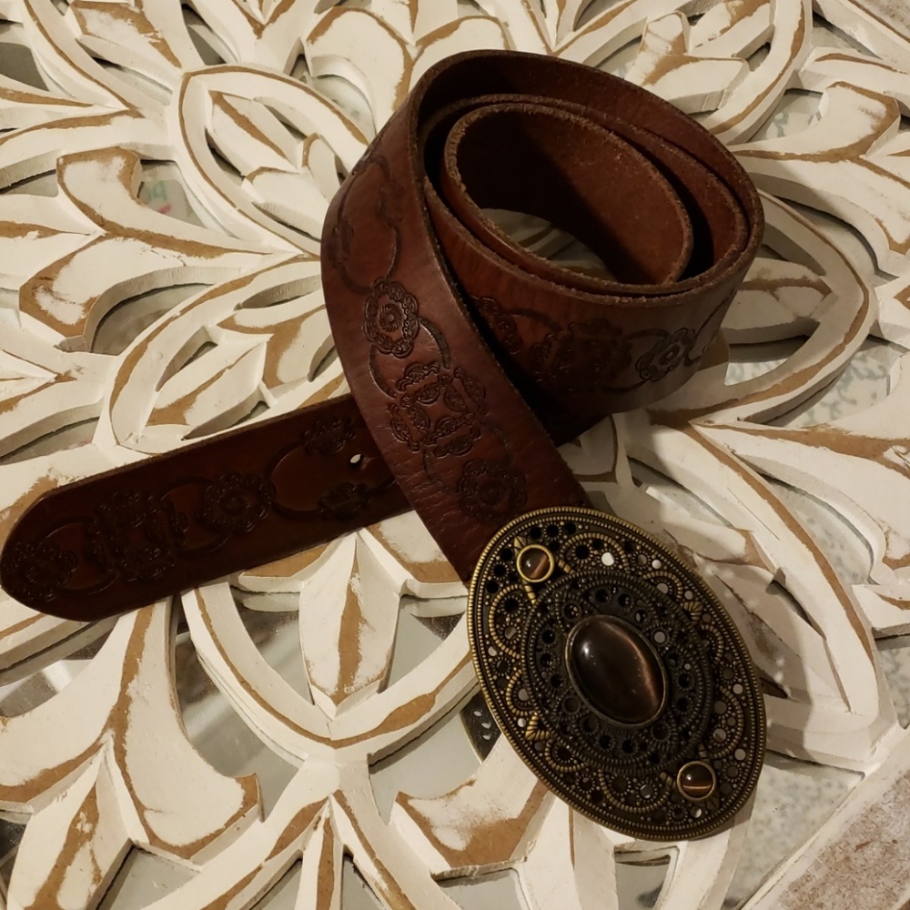 FOSSIL BROWN LEATHER BELT W/ANTIQUED BRONZE BUCKLE
